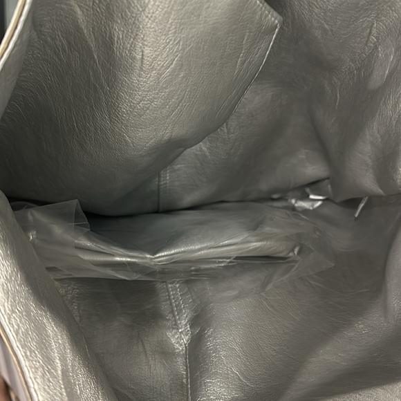 Reversible handbag with gold on one side and silver on the other - Picture 2 of 14